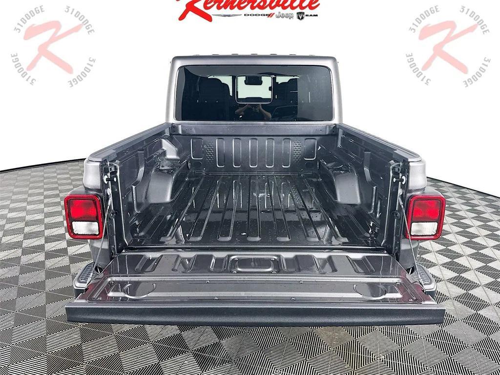new 2025 Jeep Gladiator car, priced at $45,924