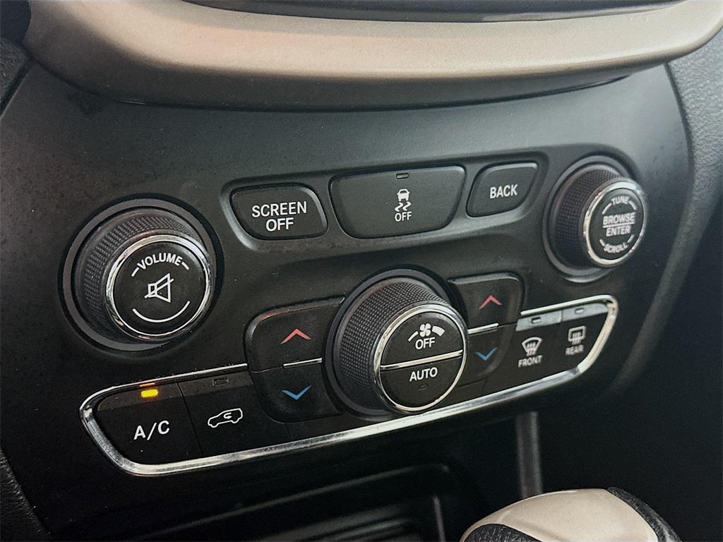 used 2016 Jeep Cherokee car, priced at $12,885