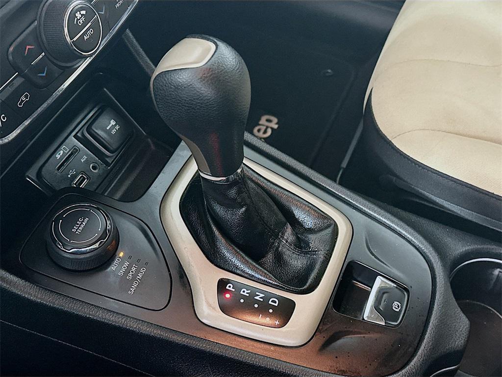 used 2016 Jeep Cherokee car, priced at $12,885