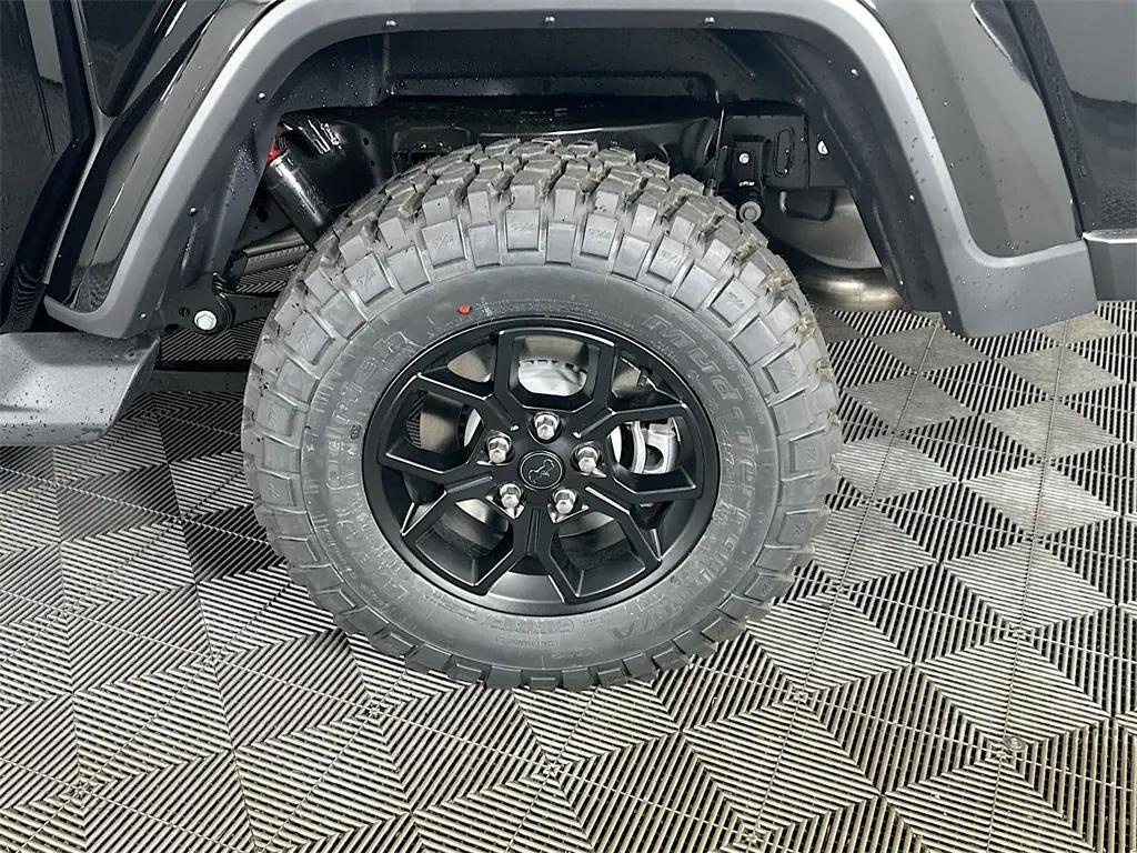 new 2025 Jeep Gladiator car, priced at $45,924