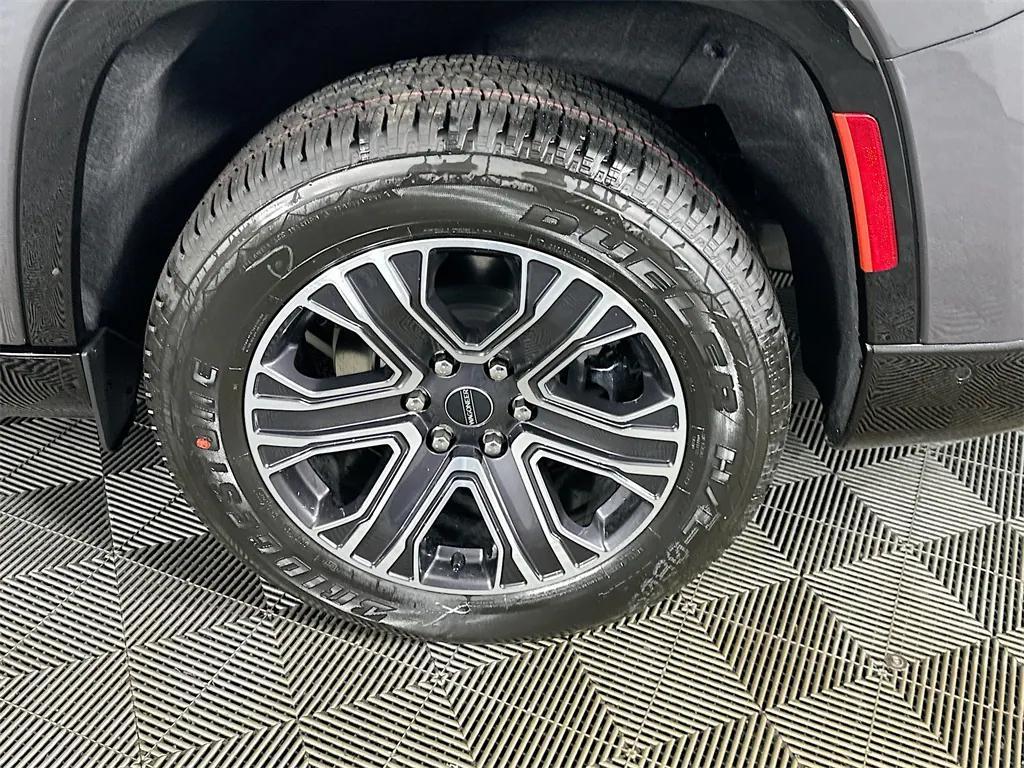 new 2025 Jeep Wagoneer L car, priced at $70,222