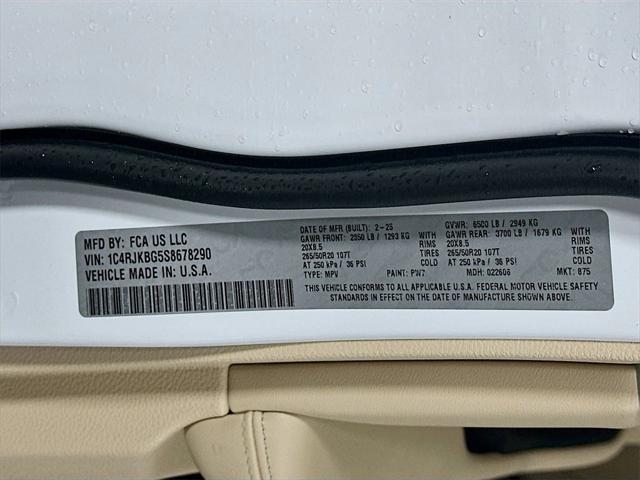 new 2025 Jeep Grand Cherokee L car, priced at $46,542