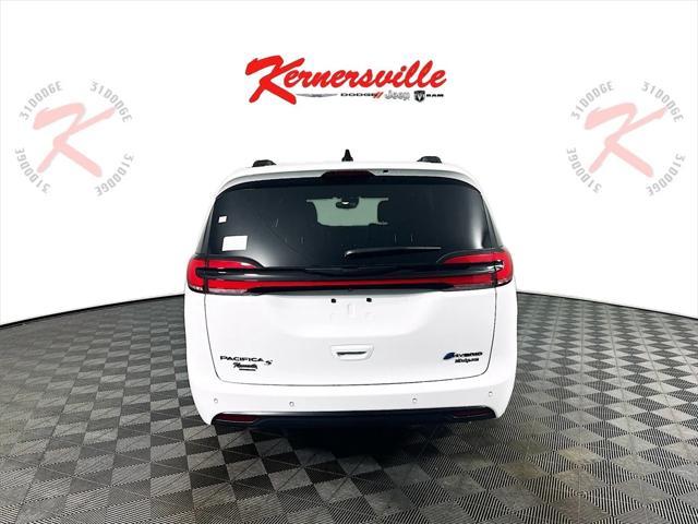 new 2025 Chrysler Pacifica Hybrid car, priced at $54,597
