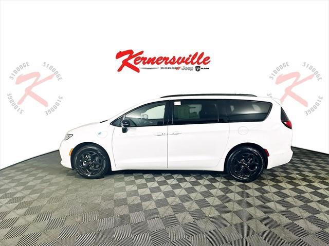 new 2025 Chrysler Pacifica Hybrid car, priced at $52,717