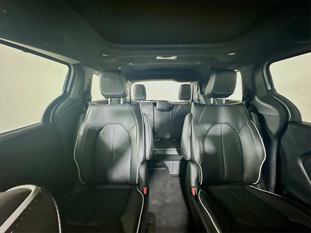 new 2025 Chrysler Pacifica Hybrid car, priced at $54,597