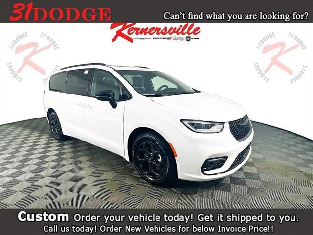new 2025 Chrysler Pacifica Hybrid car, priced at $52,717