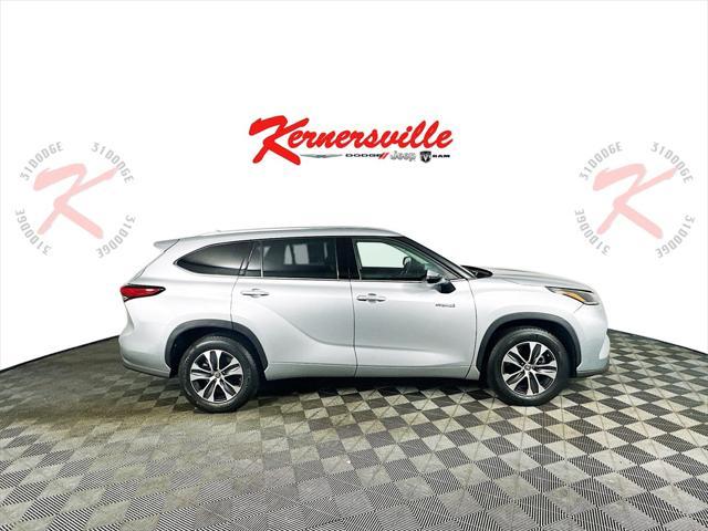 used 2021 Toyota Highlander Hybrid car, priced at $31,435