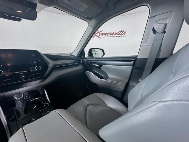 used 2021 Toyota Highlander Hybrid car, priced at $31,435