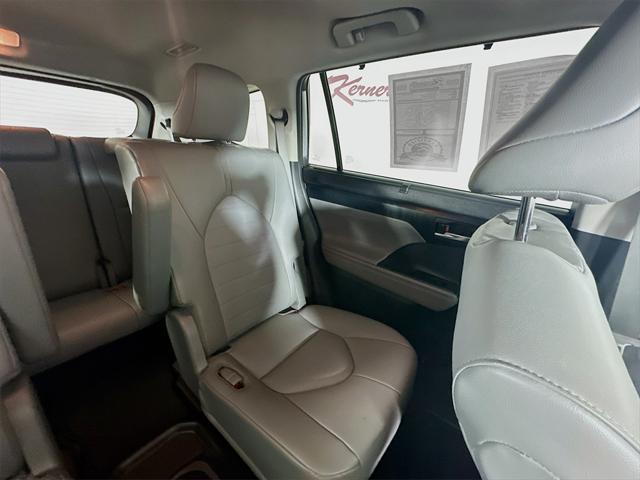 used 2021 Toyota Highlander Hybrid car, priced at $31,435
