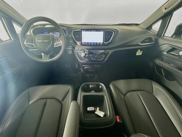 new 2025 Chrysler Pacifica car, priced at $45,181