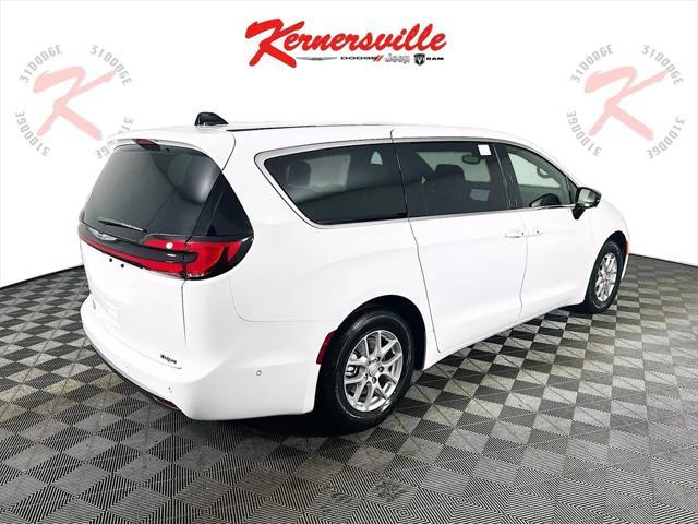 new 2025 Chrysler Pacifica car, priced at $45,181
