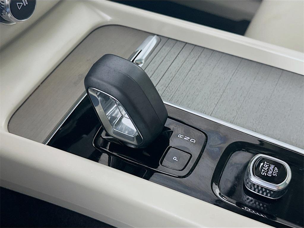 used 2023 Volvo XC60 car, priced at $27,335