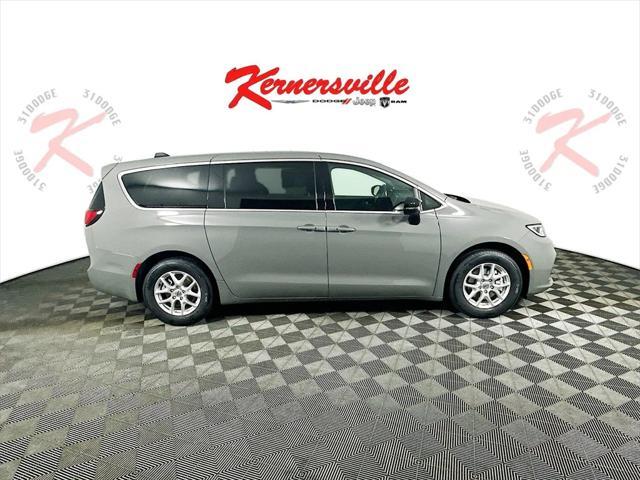 new 2025 Chrysler Pacifica car, priced at $40,284