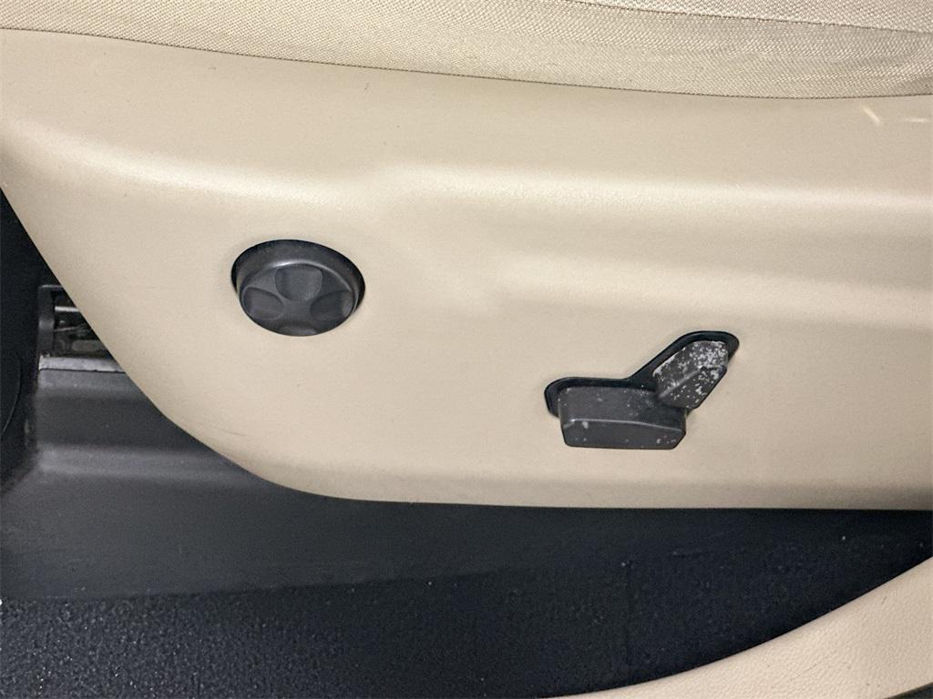 used 2021 Jeep Grand Cherokee car, priced at $15,385