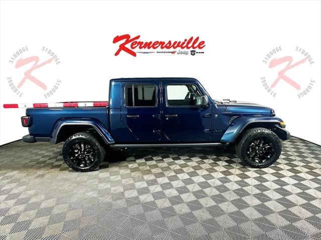 new 2025 Jeep Gladiator car, priced at $39,984