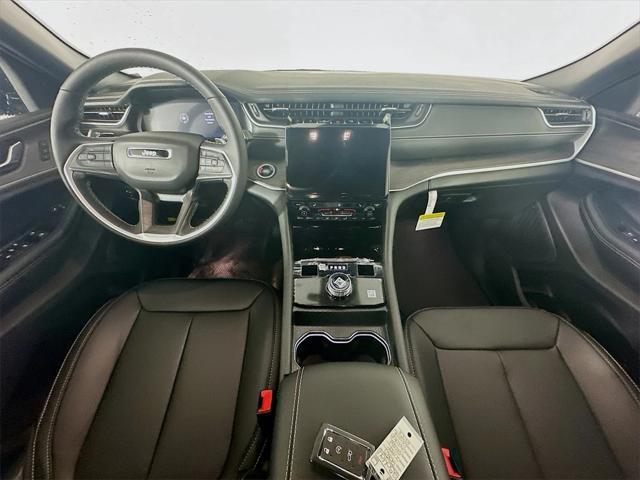 new 2025 Jeep Grand Cherokee car, priced at $43,971
