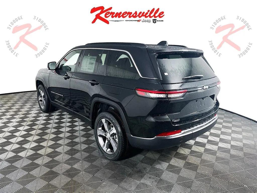 new 2025 Jeep Grand Cherokee car, priced at $43,910