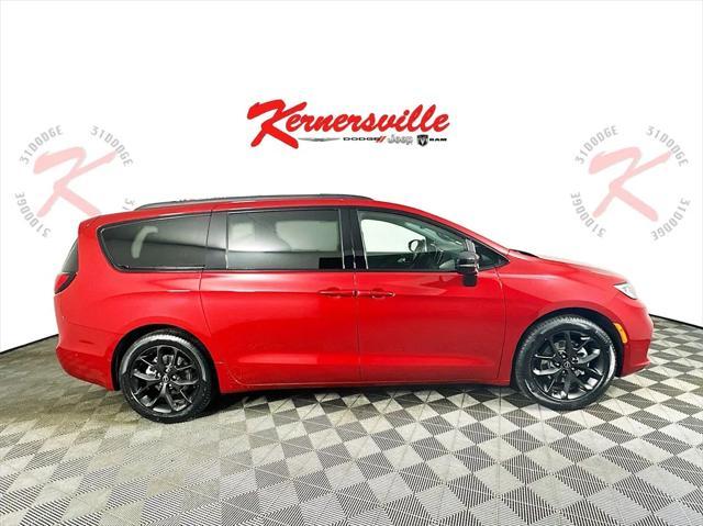 new 2025 Chrysler Pacifica car, priced at $47,340