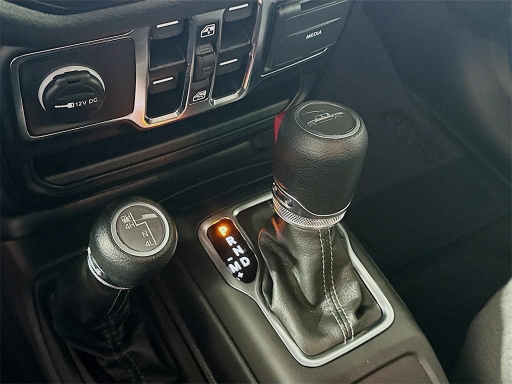 new 2025 Jeep Gladiator car, priced at $41,952