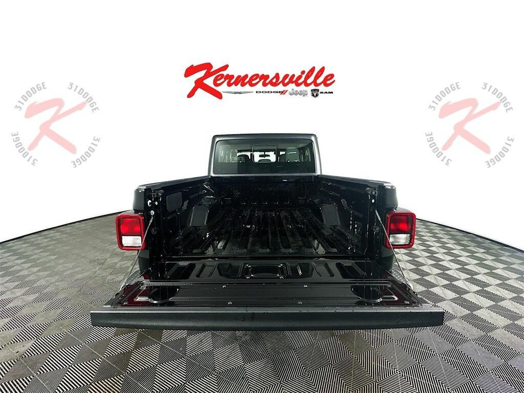 new 2025 Jeep Gladiator car, priced at $37,123