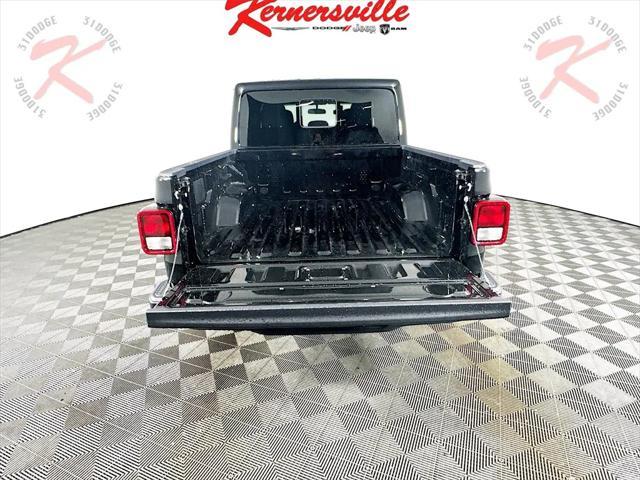 new 2025 Jeep Gladiator car, priced at $37,887