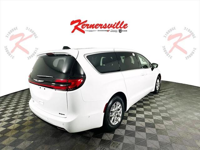 new 2025 Chrysler Pacifica car, priced at $45,008