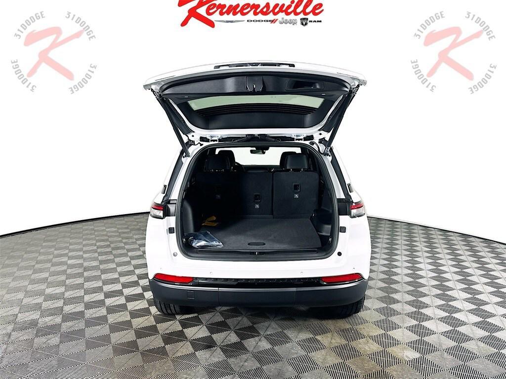 new 2025 Jeep Grand Cherokee car, priced at $40,591