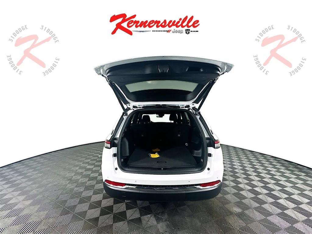 new 2025 Jeep Grand Cherokee car, priced at $34,909