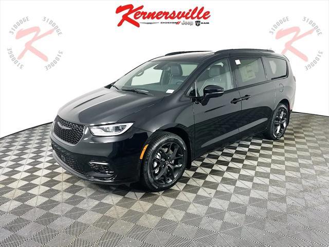 new 2025 Chrysler Pacifica car, priced at $54,473