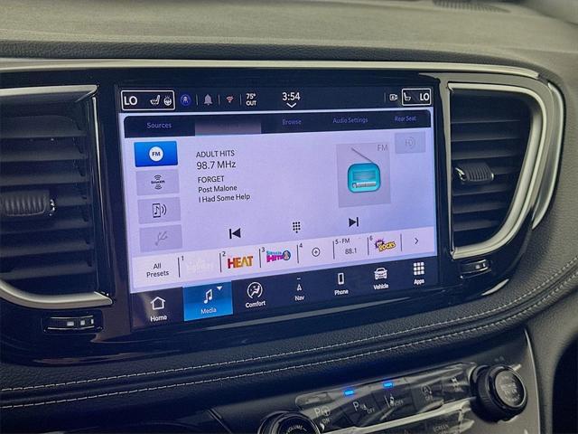 new 2025 Chrysler Pacifica car, priced at $54,473