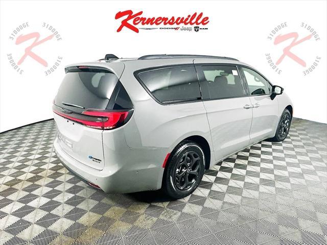 new 2025 Chrysler Pacifica Hybrid car, priced at $55,028