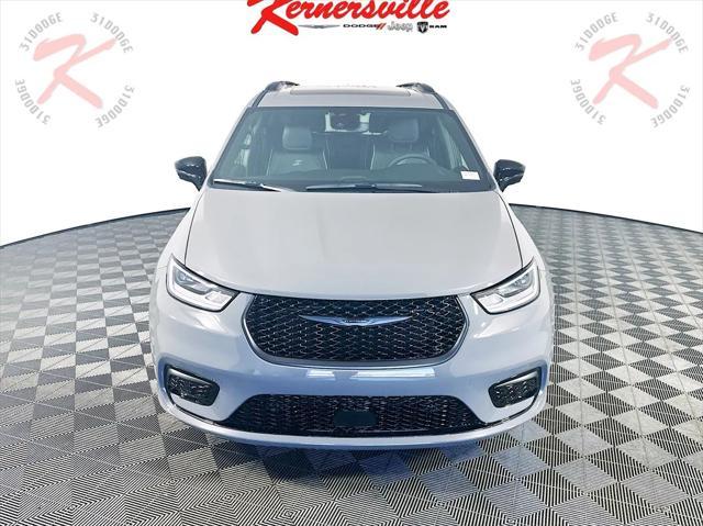 new 2025 Chrysler Pacifica Hybrid car, priced at $53,148