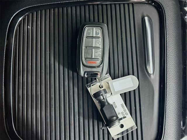 new 2025 Chrysler Pacifica Hybrid car, priced at $55,028