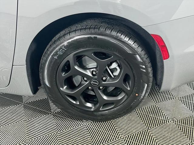 new 2025 Chrysler Pacifica Hybrid car, priced at $53,148