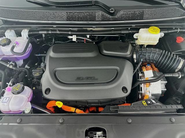 new 2025 Chrysler Pacifica Hybrid car, priced at $55,028