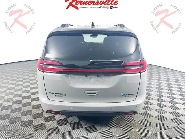 new 2025 Chrysler Pacifica Hybrid car, priced at $55,028