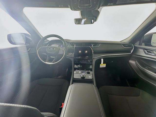 new 2025 Jeep Grand Cherokee car, priced at $37,612