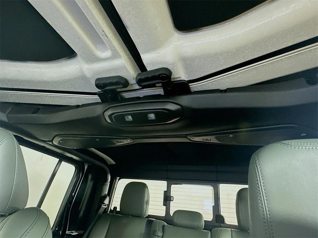 new 2025 Jeep Gladiator car, priced at $53,397