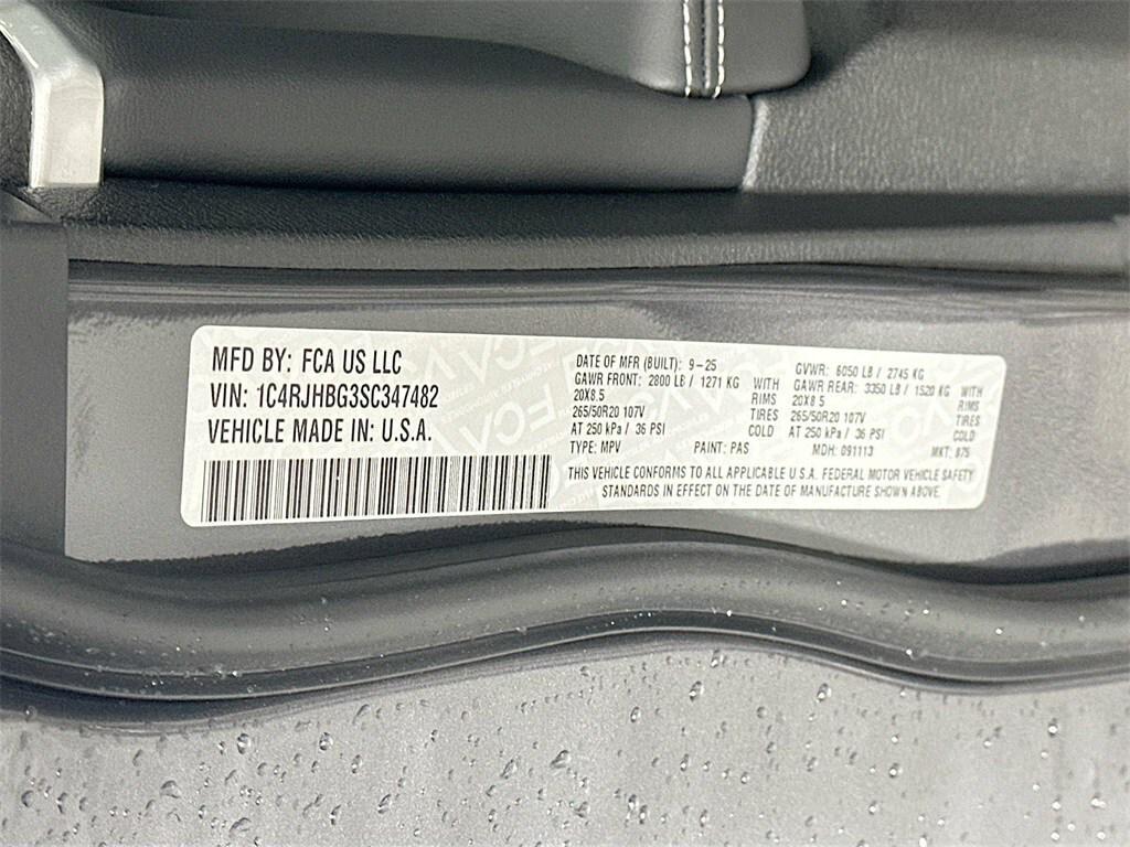 new 2025 Jeep Grand Cherokee car, priced at $47,017