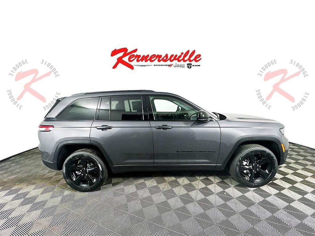 new 2025 Jeep Grand Cherokee car, priced at $47,017