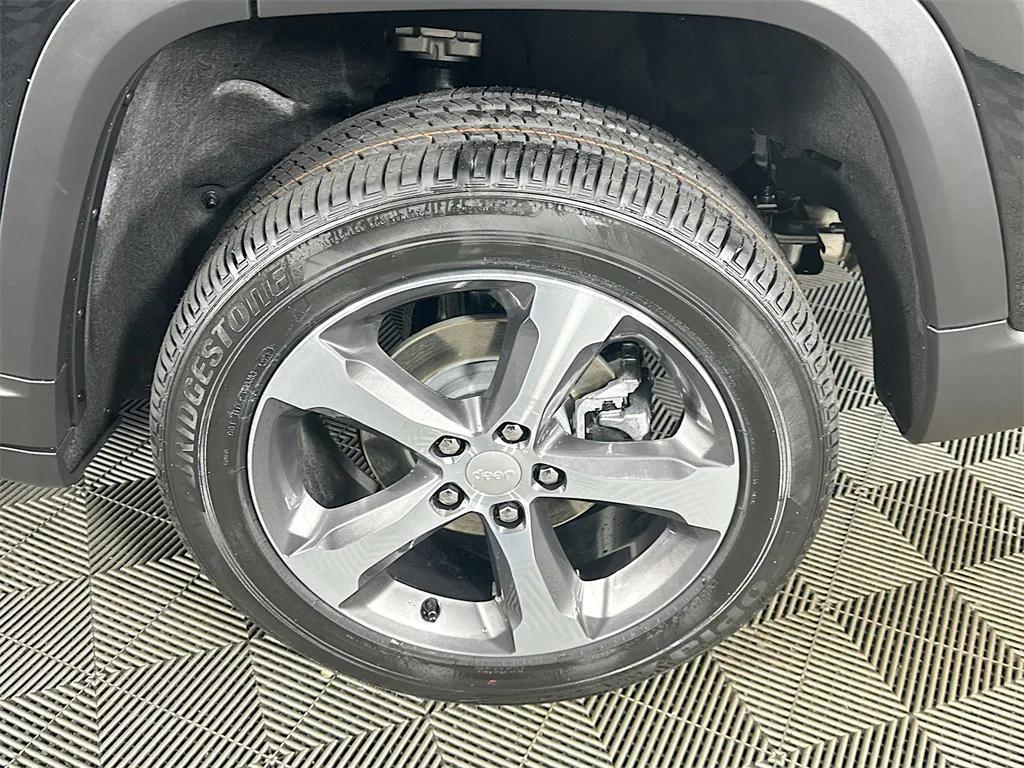 new 2025 Jeep Grand Cherokee car, priced at $45,810