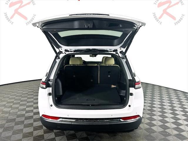 new 2025 Jeep Grand Cherokee car, priced at $43,653