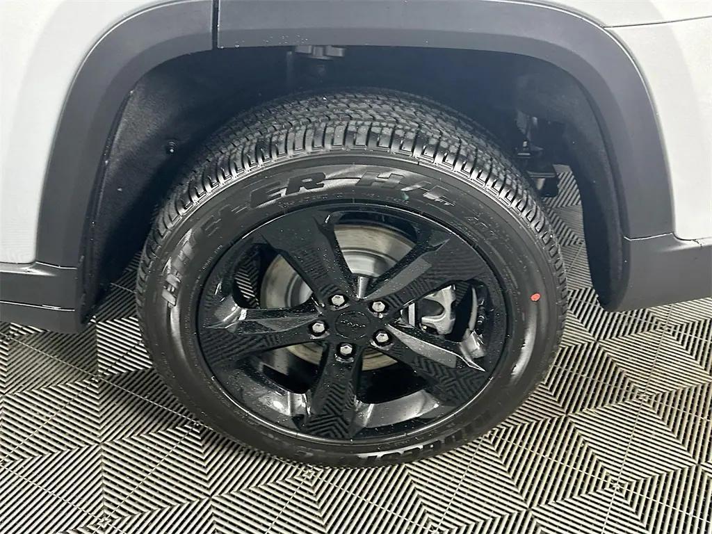 new 2025 Jeep Grand Cherokee L car, priced at $40,685