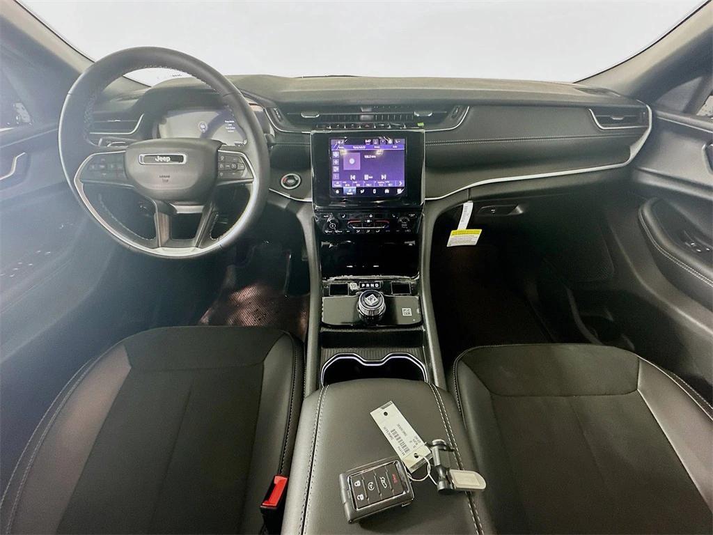new 2025 Jeep Grand Cherokee car, priced at $41,273