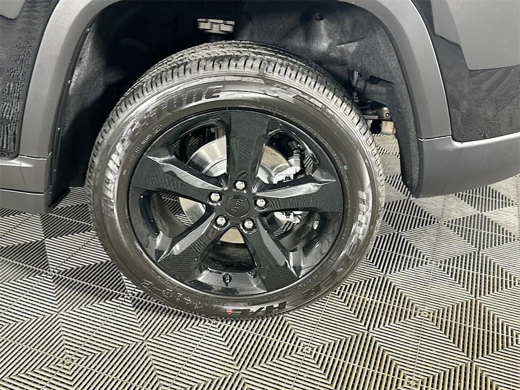 new 2025 Jeep Grand Cherokee car, priced at $41,273