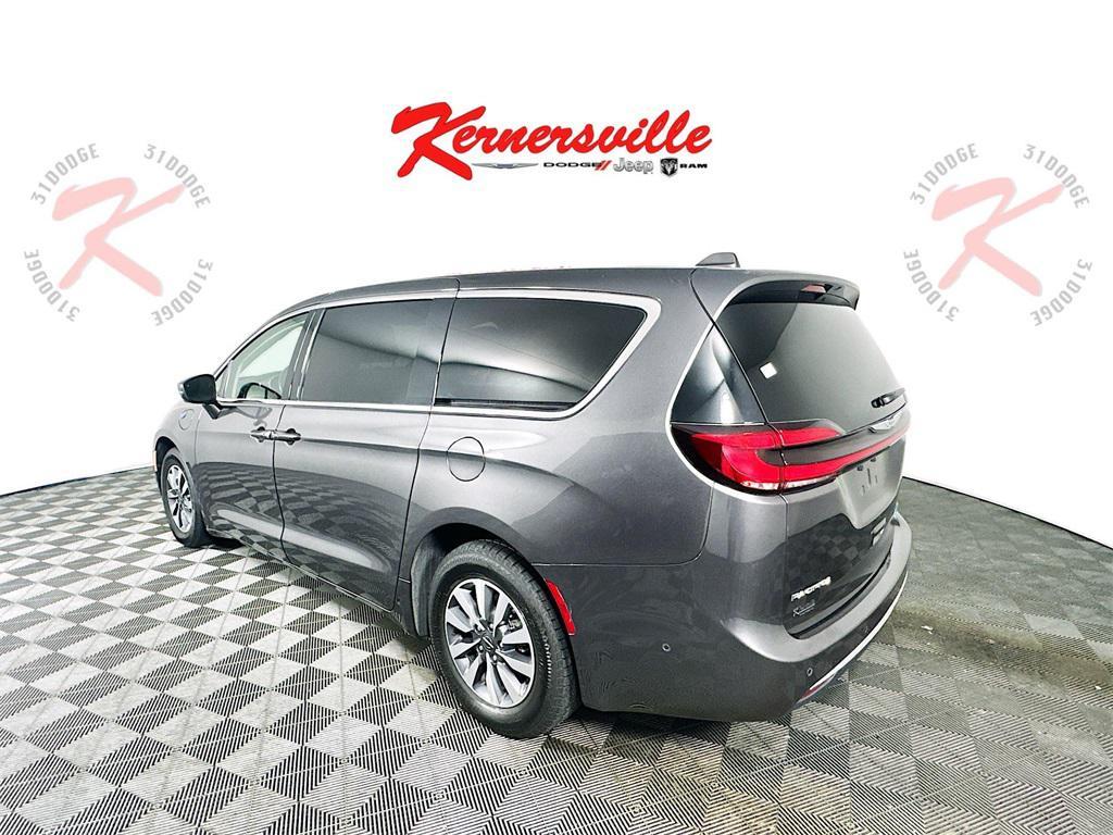 used 2022 Chrysler Pacifica Hybrid car, priced at $20,235