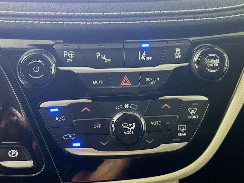 used 2022 Chrysler Pacifica Hybrid car, priced at $20,235