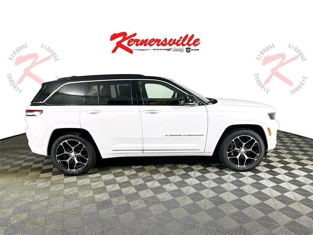 new 2025 Jeep Grand Cherokee car, priced at $67,900