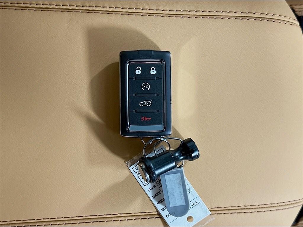 new 2025 Jeep Grand Cherokee car, priced at $67,900