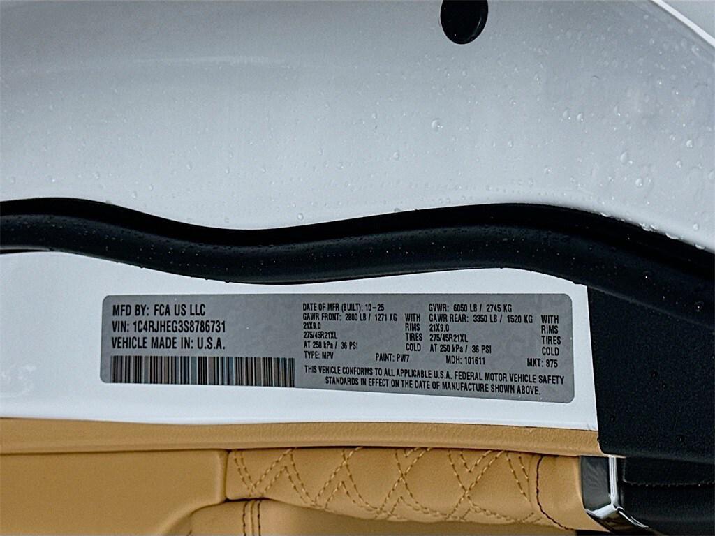 new 2025 Jeep Grand Cherokee car, priced at $67,900